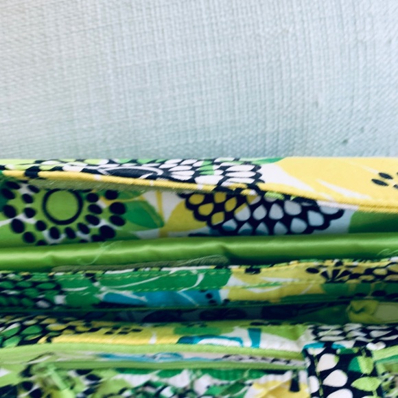 Vera Bradley computer bag never used . - Picture 2 of 6